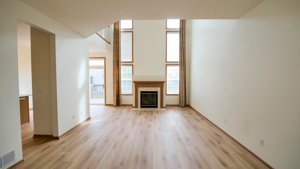 Building Photo - 15250 Florist Cir