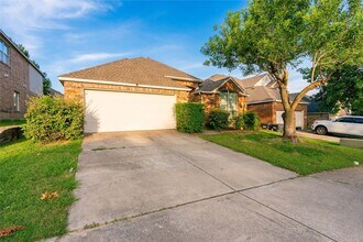 Building Photo - 2505 Monroe Dr