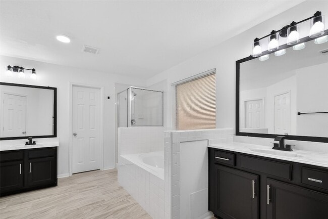 Building Photo - 15807 Sonoma Park Dr