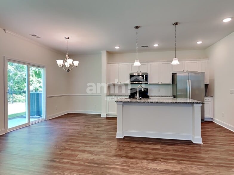 Building Photo - 418 E Main St