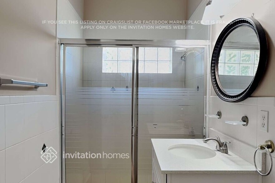 Building Photo - 10428 Calle De Flores Dr