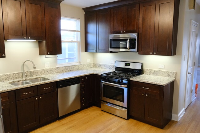 Kitchen - 335 Burkhardt Ct