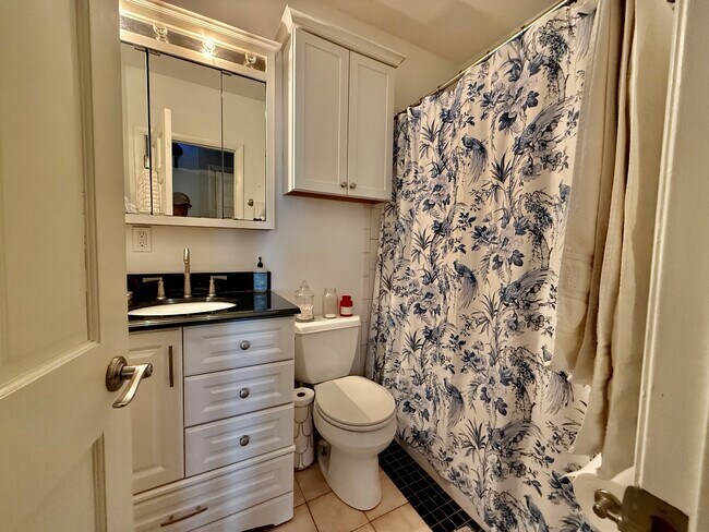 Building Photo - 30 Vinton St