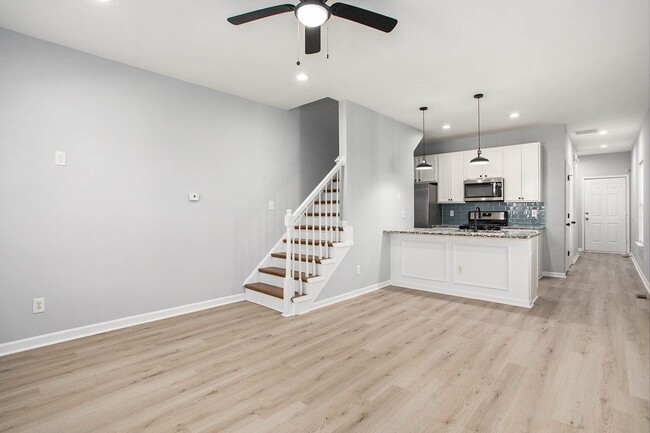 Building Photo - Newly Renovated 4/3 Near Beltline!