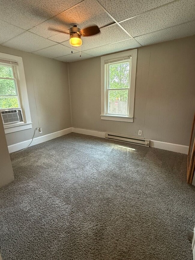 Building Photo - Cozy  Home