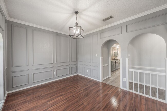 Building Photo - Charming Updated Home on Quiet Cul-de-Sac