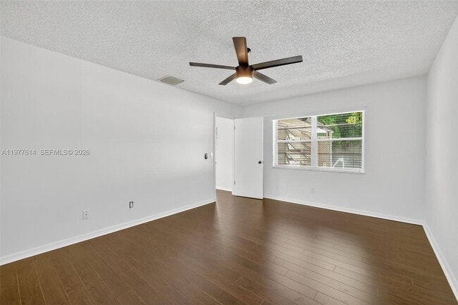 Building Photo - 770 SE Hollahan Ave