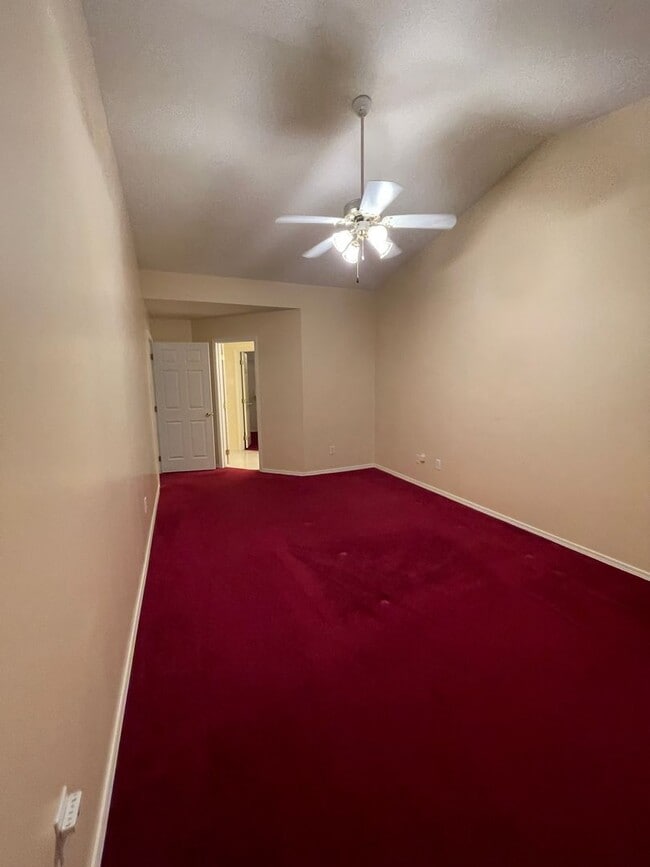 Building Photo - Maryville 37801 - 2 bedroom, 2 bath condo with a 1-car garage & sunroom - Call Tom Parry (865) 60...