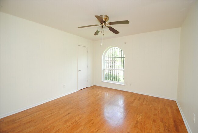 Building Photo - 11511 Creekhurst Dr