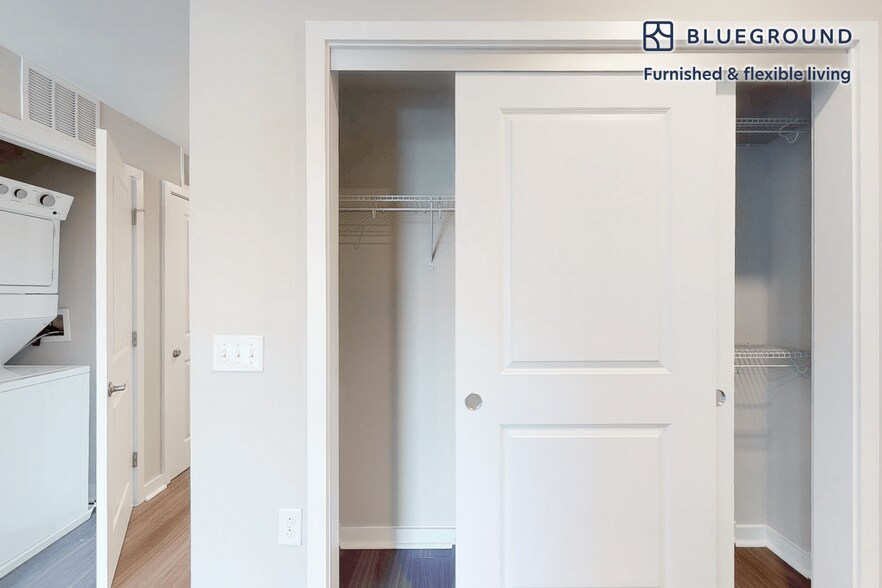 Building Photo - 555 President St