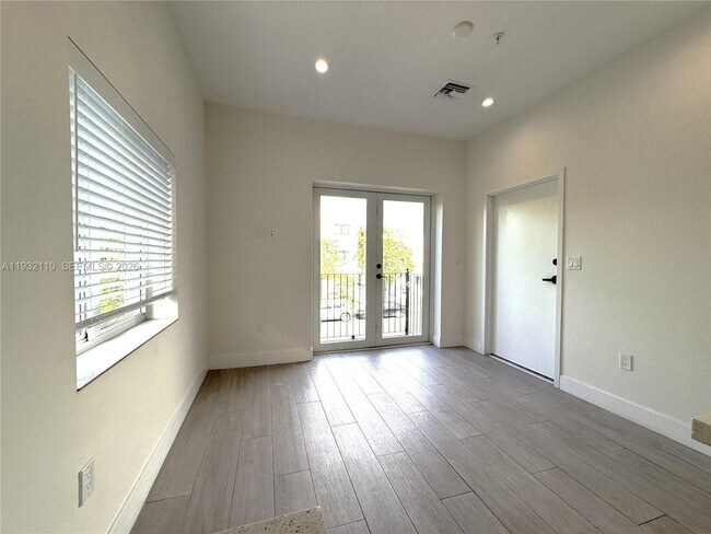 Building Photo - 1786 SW 9th St