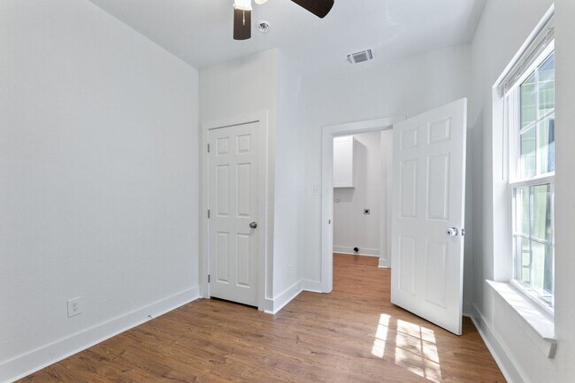 Building Photo - 220 Laclede Ave