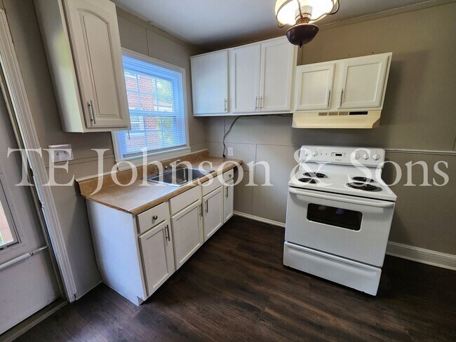 Building Photo - Corner Lot Duplex Situated Near Blum Park.