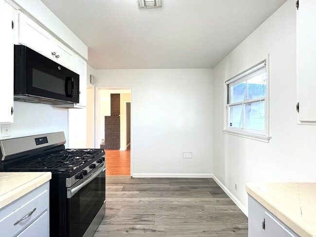 Building Photo - GREAT NEIGHBORHOOD ON A QUIET CUL-DE-SAC 4+2 LARGE BACKYARD