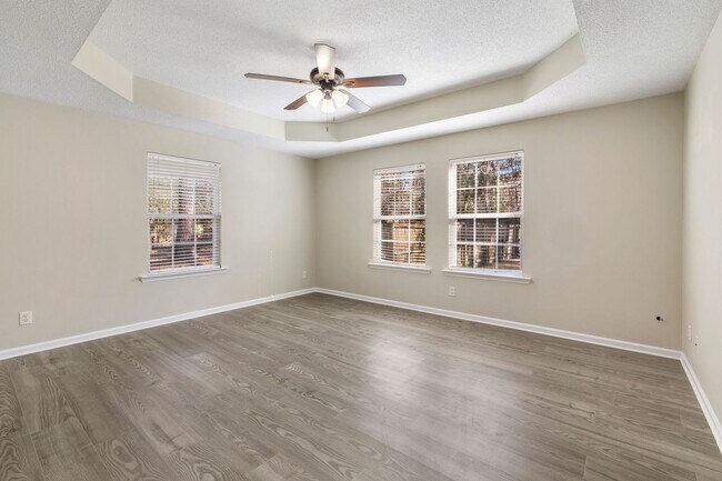 Building Photo - No HOA! Large Lot!