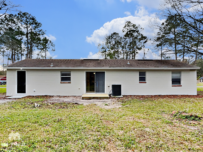 Building Photo - 2716 Pinewood Blvd N