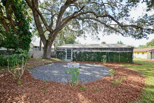 Building Photo - 4 bed 2 bath home
