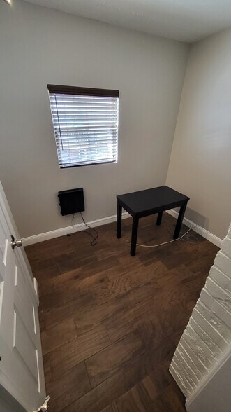 Building Photo - 1231 Penn St NE