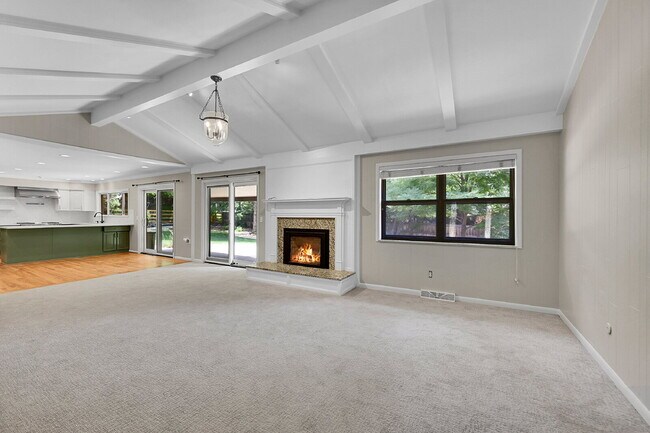 Building Photo - $6,850.00 - 5 Bedrooms, 3.5 Bathrooms, Sin...