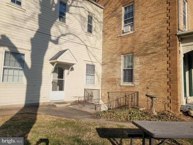 Building Photo - 447 N Loudoun St