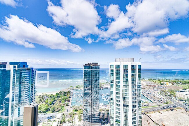 Building Photo - Larger Studio Unit with Lanai in Aalii