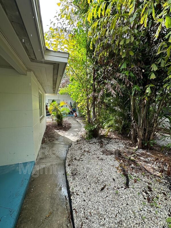 Building Photo - 1211 N Osceola Ave