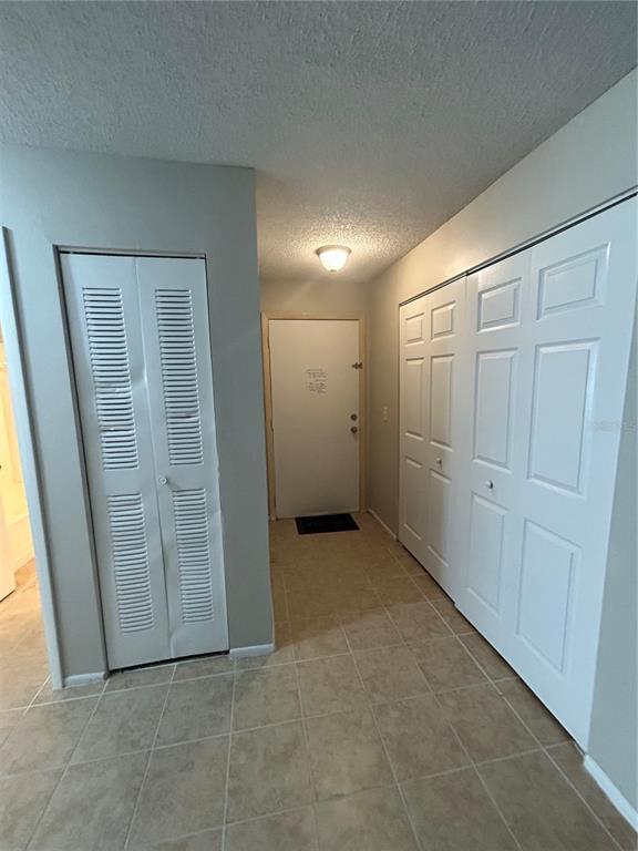 Building Photo - 636 Kenwick Cir