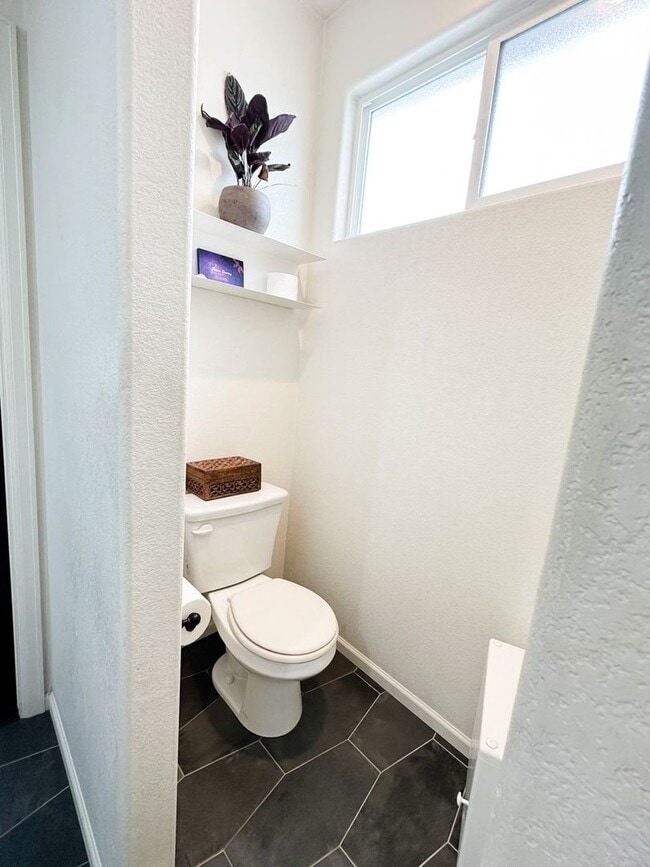 Building Photo - Spacious 3BR House in Firestone
