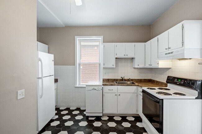 Building Photo - For the Big Dawgs