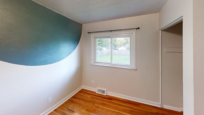 Building Photo - 372 Highland Dr
