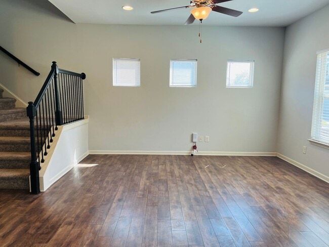 Building Photo - Wow! Check out this charming 3 bedroom 2.5 bathroom home in Newnan!