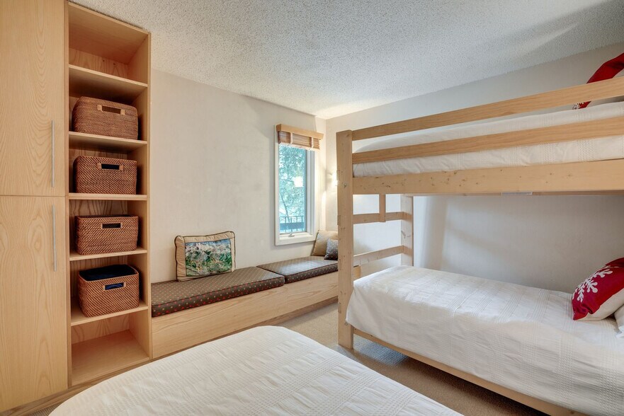 Building Photo - 1127 Ski Hill Rd