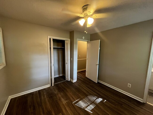 Building Photo - 5615 Buxton Dr