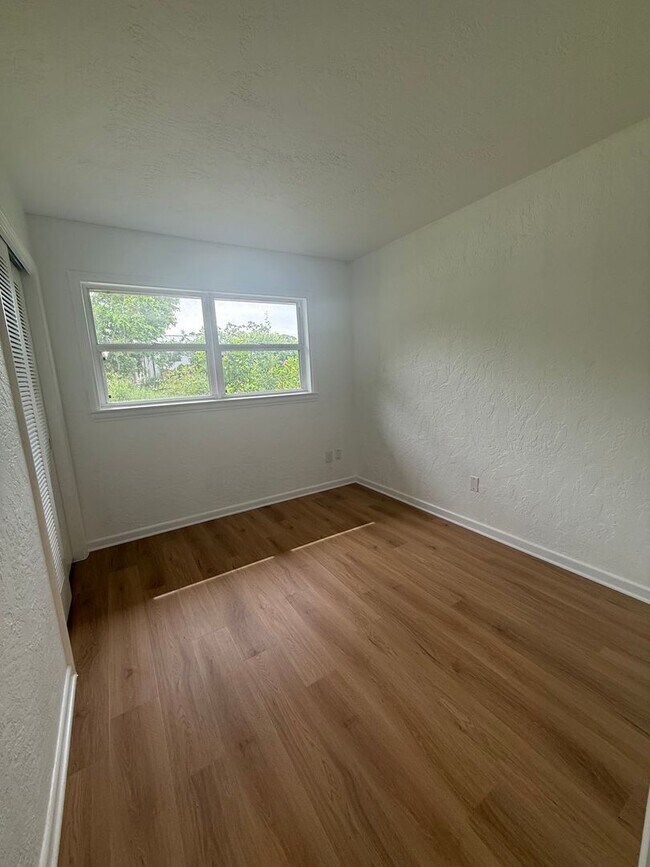 Building Photo - 3 Bedroom 2 Bath Single Family Home w/Garage & Bonus Room