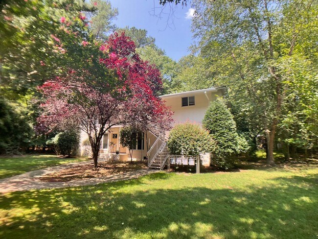 Building Photo - Gorgeous 2 Bed Condo in the heart of Carrboro!