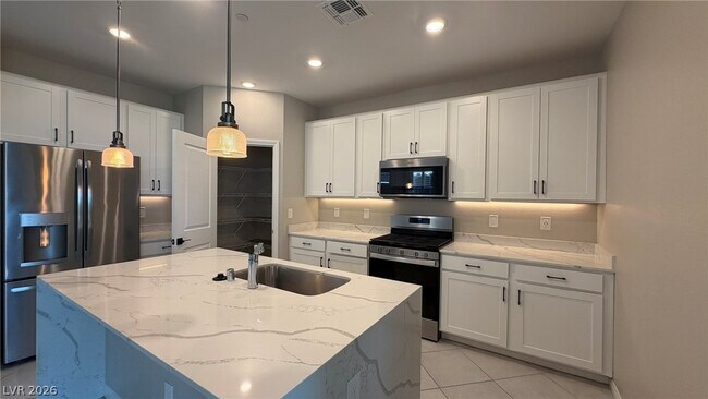 Building Photo - 2283 Teatro Ave