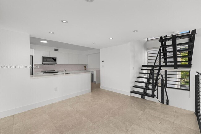 Building Photo - 225 E Enid Dr