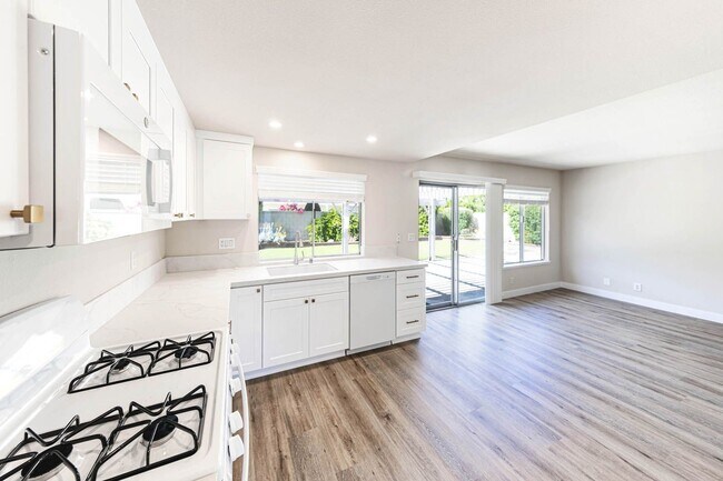 Building Photo - Upgraded 4 bedroom Fountain Valley Home
