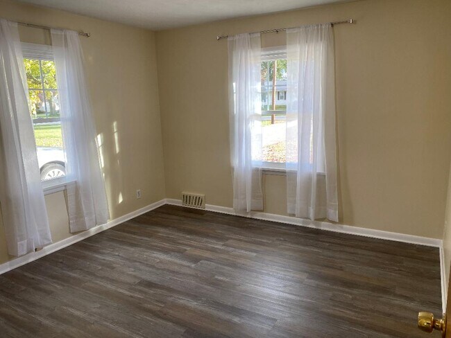 Building Photo - 130 Fairground Blvd