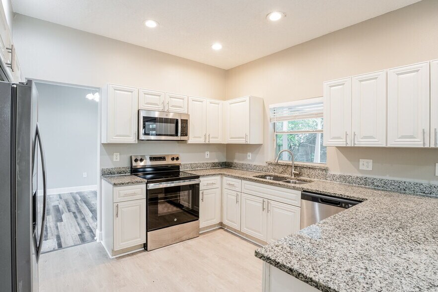 Building Photo - 1236 Foxforrest Cir