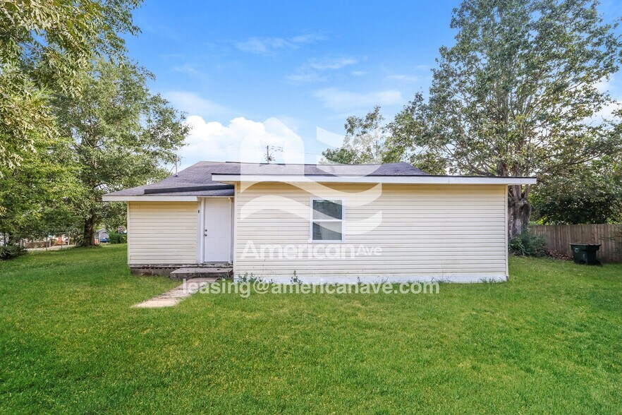 Building Photo - 2510 4th St E