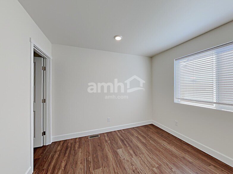 Building Photo - 12433 83rd Ave E