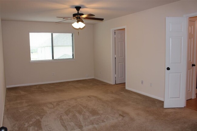 Building Photo - 6643 Sharpstone Creek Ln