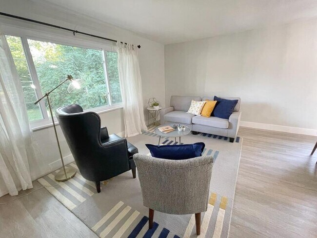 Building Photo - 7591 Amherst Ave