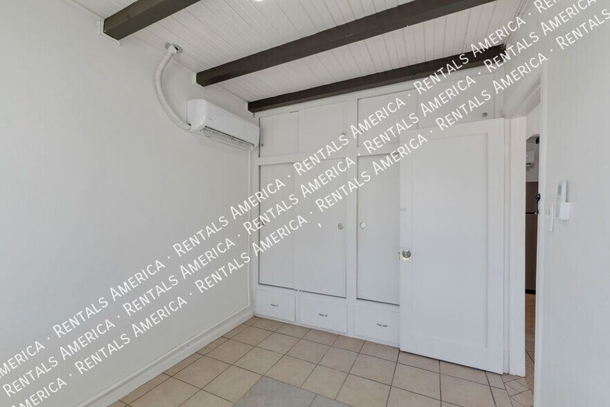 Building Photo - 3050 N Sparkman Blvd