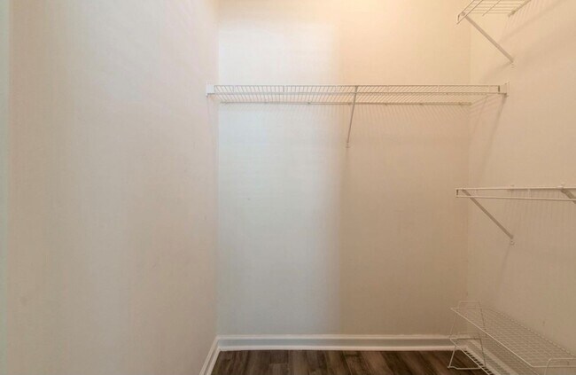 Building Photo - 2025 Woodmont Blvd