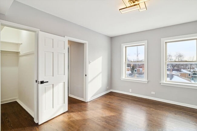 Building Photo - 6224 N Albany Ave