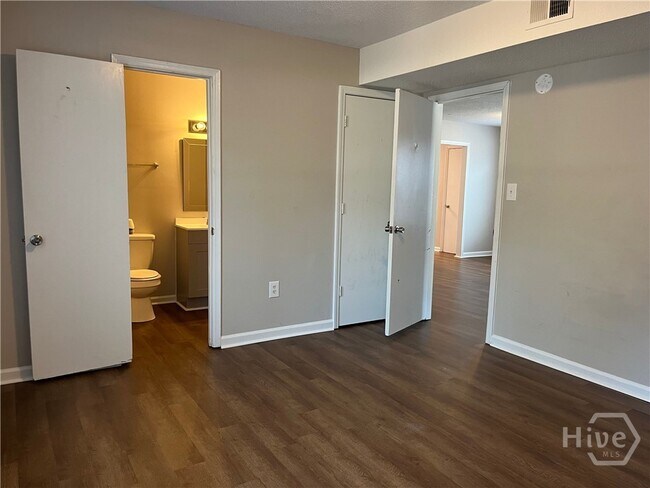 Building Photo - 120 Pinehurst Ct