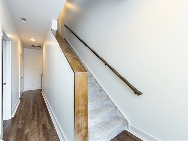 Building Photo - 1207 E 36th St