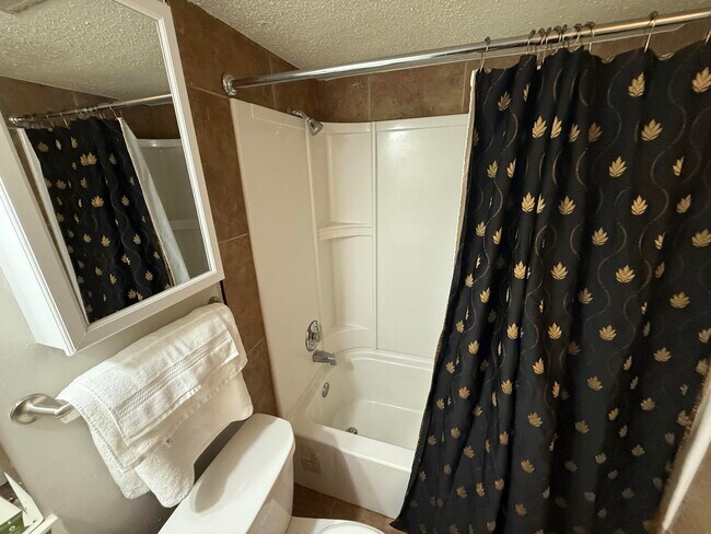 Building Photo - 207 Wheaton Ct